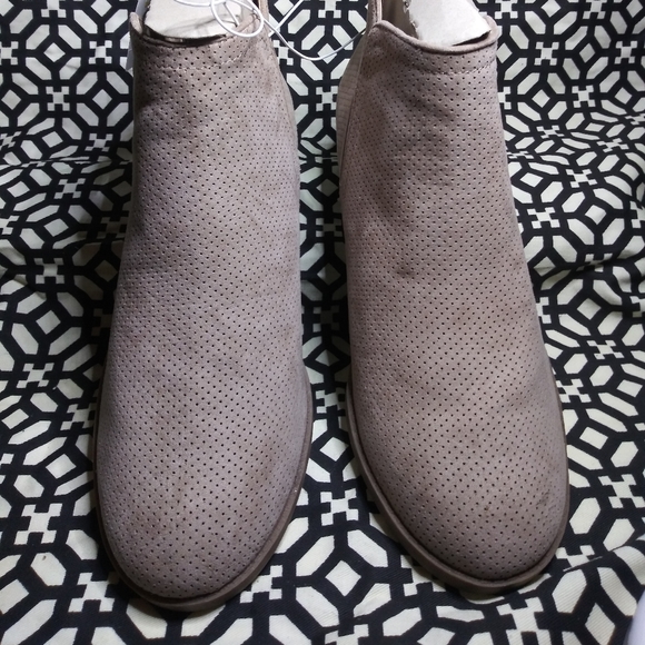 Boots - Picture 2 of 4